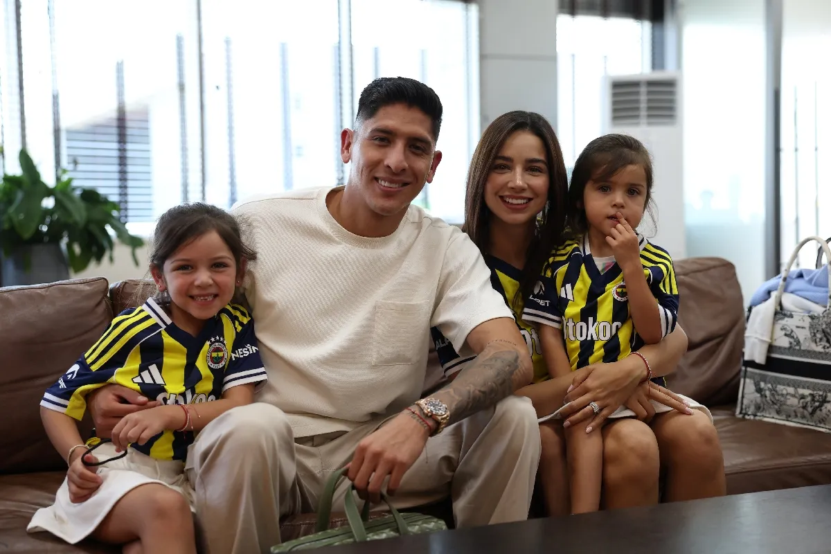 Edson Álvarez llegó a Turquía para jugar con el Fenerbahçe. | Foto: X Fenerbahçe.