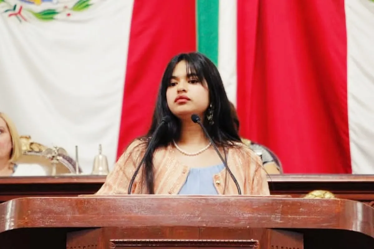 La joven, Ana Karen Sotero Salazar, reclama a los diputados y pide escuchar a los jóvenes. | Foto: X.
