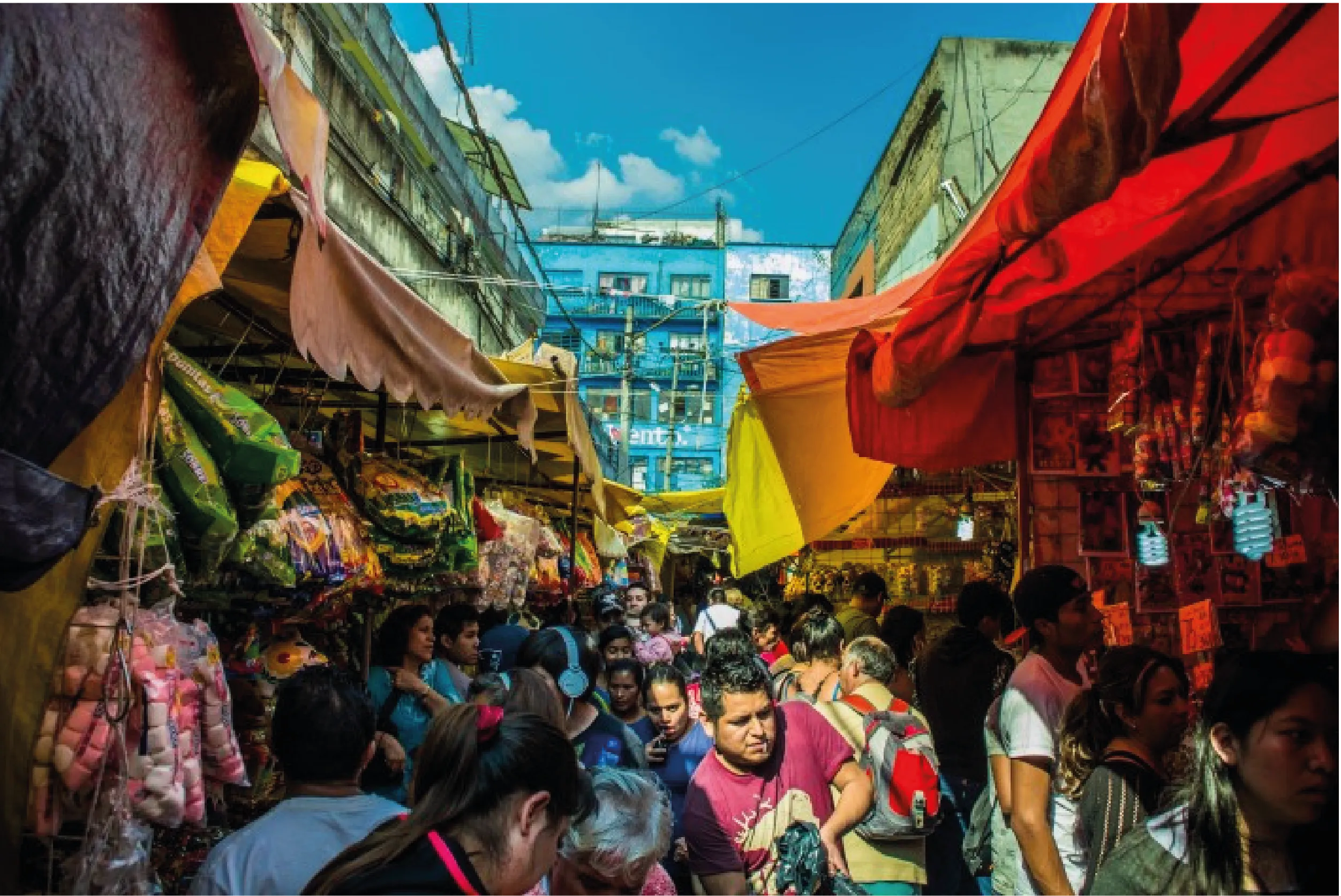 La Merced: mercado, historia y corazón de la ciudad, donde el pasado y el presente se entrelazan en cada calle.