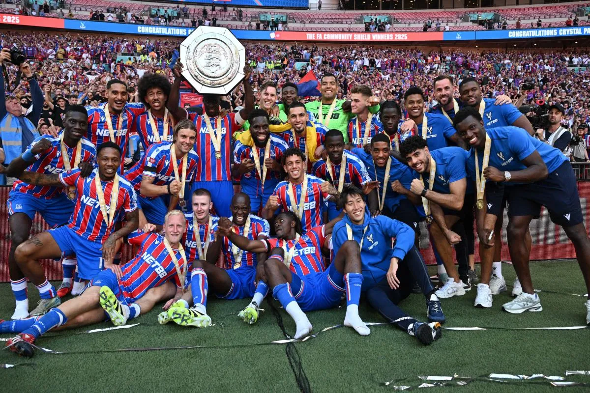 El equipo dirigido por Oliver Glasner llega motivado al arranque de la Premier League, con una plantilla reforzada y una afición que ya sueña con seguir compitiendo por títulos mayores. Foto: @CPFC