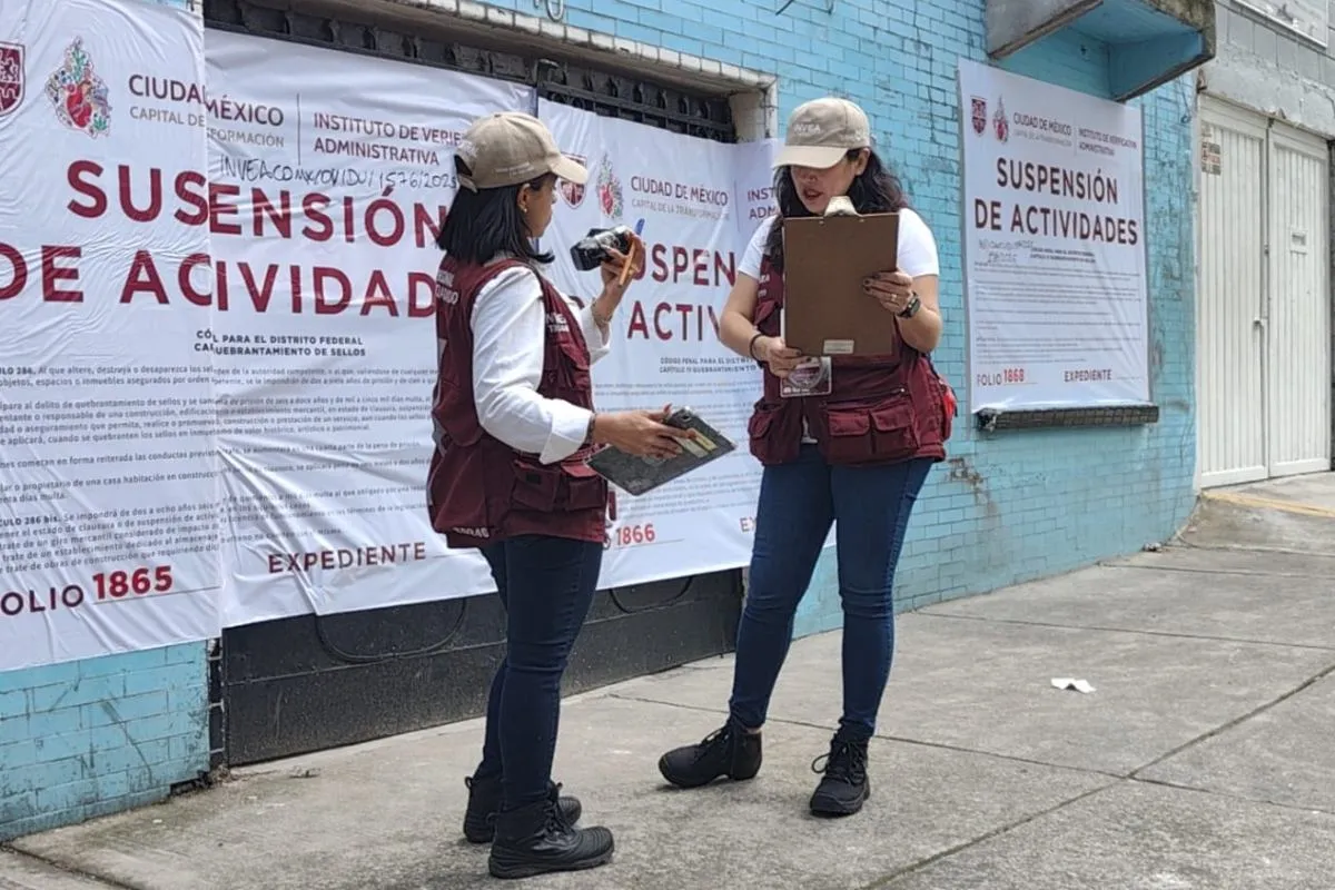 INVEA procedió a la implementación de medidas cautelares, y colocaron sellos de Suspensión de Actividades. Foto: Gobierno de la Ciudad de México.
