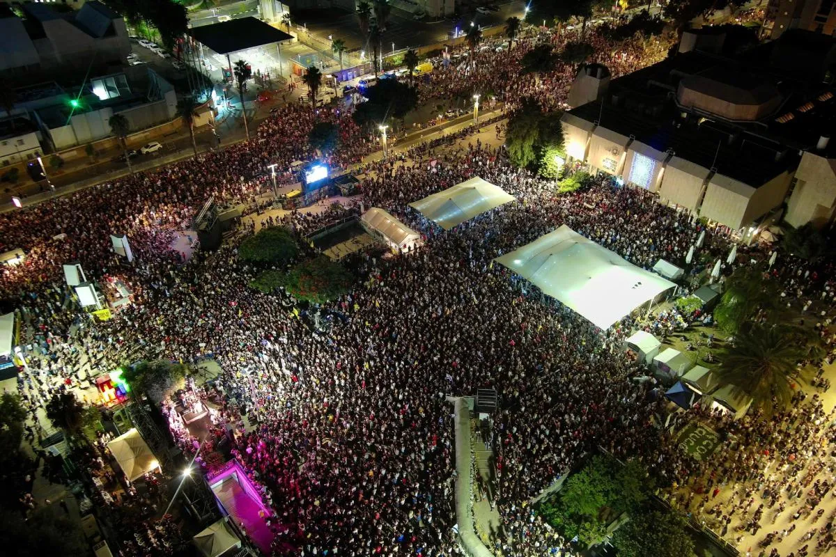 Las movilizaciones, desarrolladas en Tel Aviv y otras ciudades, estuvieron encabezadas por familias de rehenes y organizaciones civiles. Foto: X