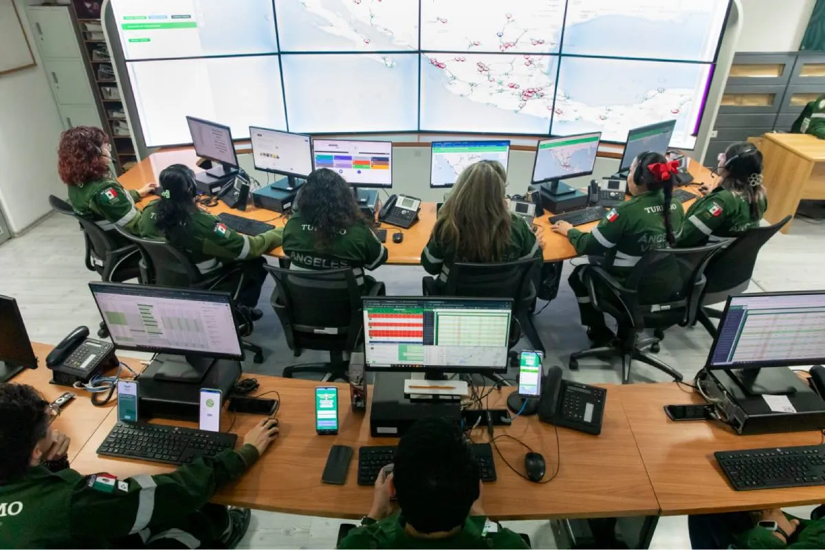 Los servicios están disponibles los 365 días del año, con cobertura nacional, y pueden solicitarse marcando el número gratuito 078 o en la aplicación móvil Ángeles Verdes. Foto: Sectur