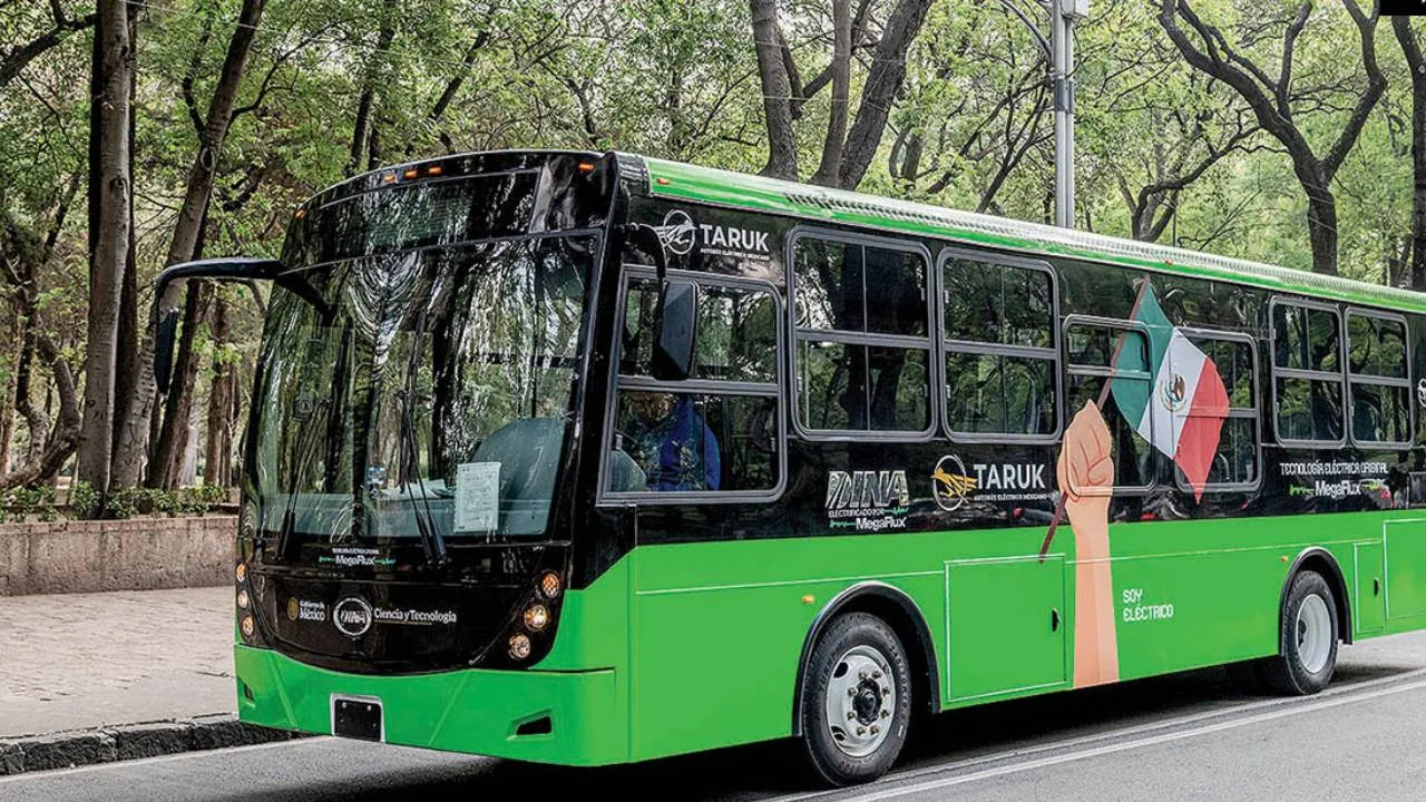 Taruk, el primer autobús eléctrico mexicano, despierta interés en Estados Unidos.