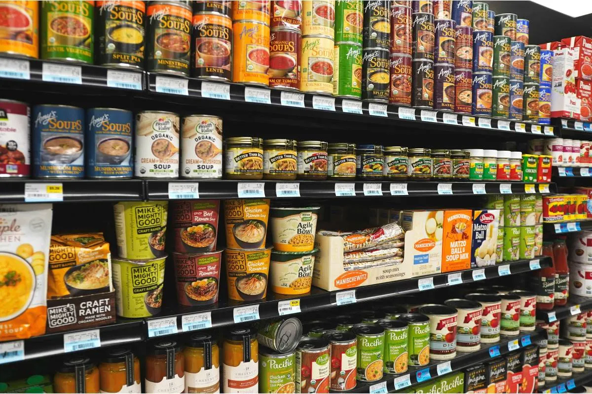 La clave está en mantener un equilibrio adecuado en la dieta, priorizando alimentos frescos, naturales y poco procesados, que son los que mejor aportan nutrientes y favorecen el bienestar general.