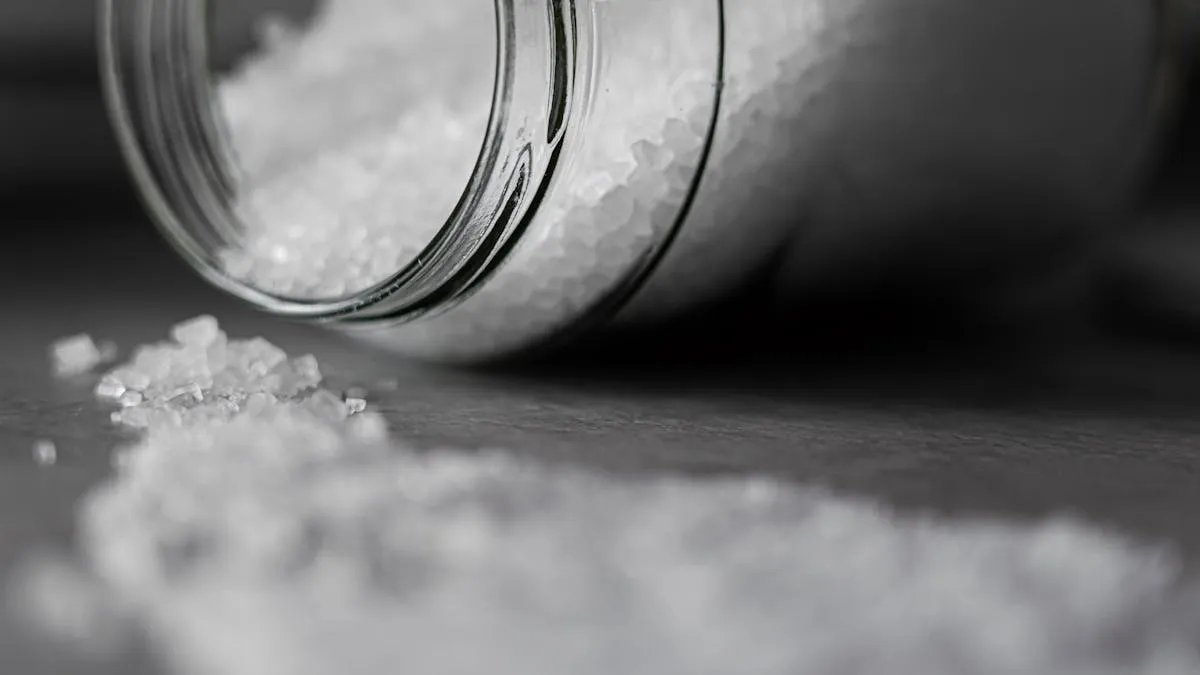 Alerta IMSS peligros por el exceso del consumo de sal en el desarrollo de enfermedades crónicas. Foto: Pexels.
