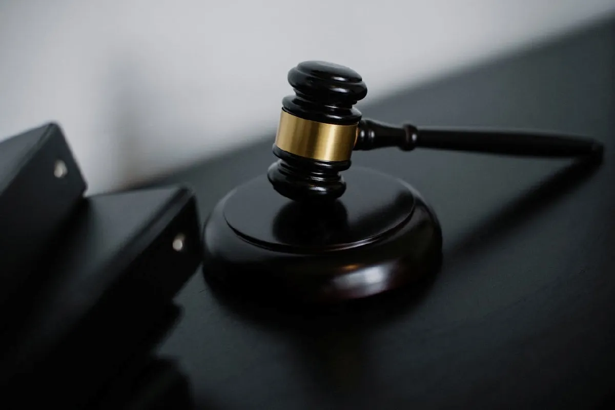 Random House señala irregularidades en la sentencia de un tribunal que le da derecho de réplica a Televisa. | Foto: Pexels.