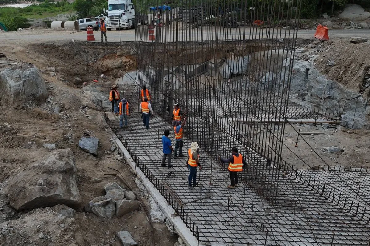 La SICT lleva a cabo las obras en beneficio de la entidad guerrerense, principalmente de los pueblos de la Mixteca y Amuzgo.