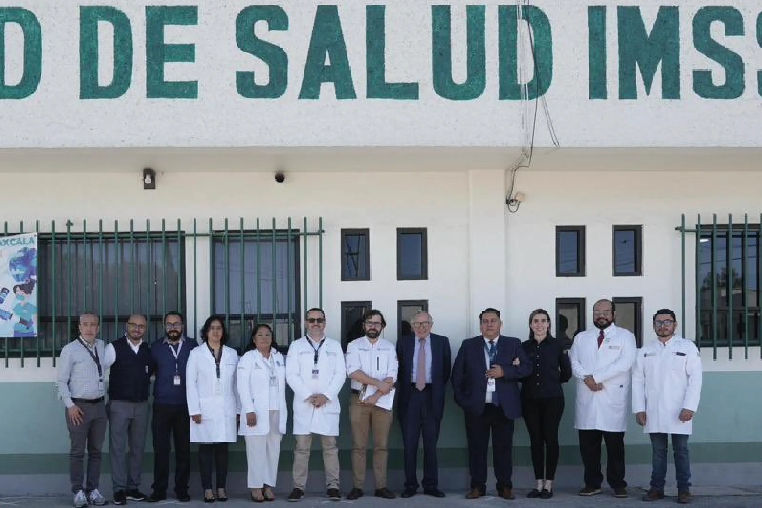 Autoridades federales supervisan el programa “Laboratorio en tu Clínica”.