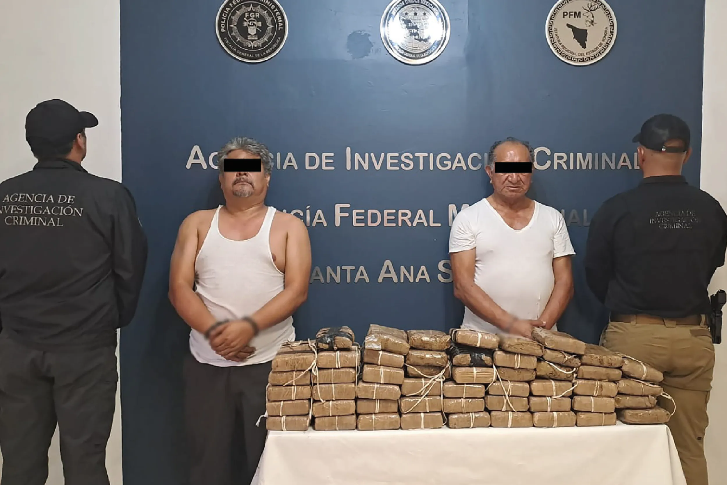 Elementos de la AIC, Sedena, Semar y Guardia Nacional aseguraron 50 kilos de heroína y fentanilo en un autobús de pasajeros en Sonora.