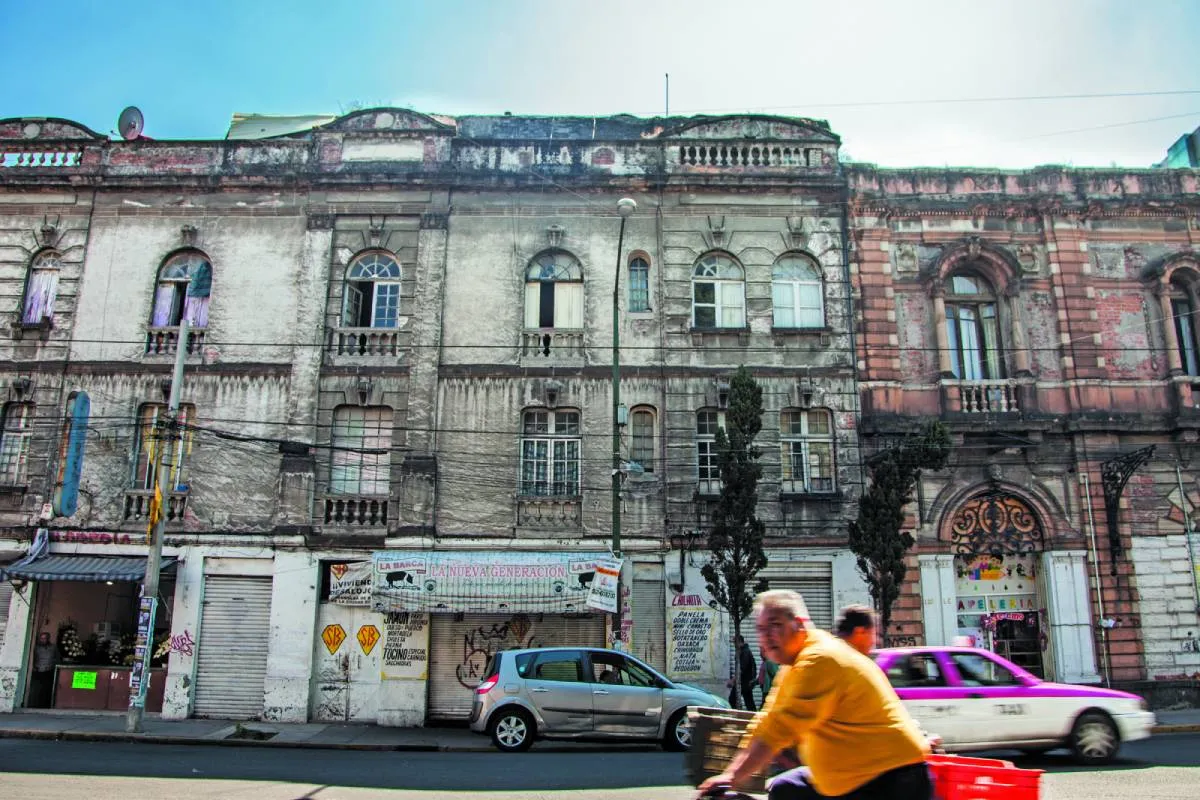 Edificios históricos del centro de la CDMX son descuidados a propósitos para poder desalojarlos