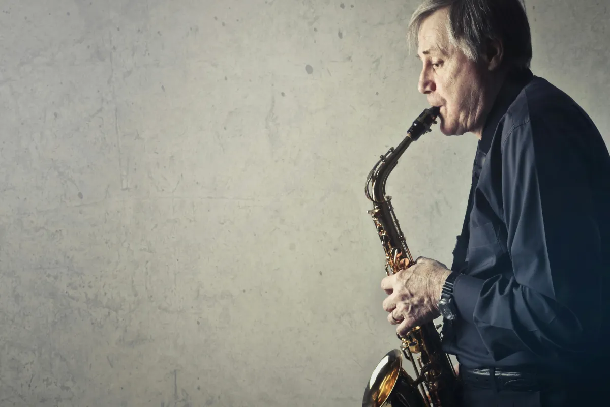 Escuchar música considerada agradable puede reducir la percepción de ansiedad. Foto: Pexels