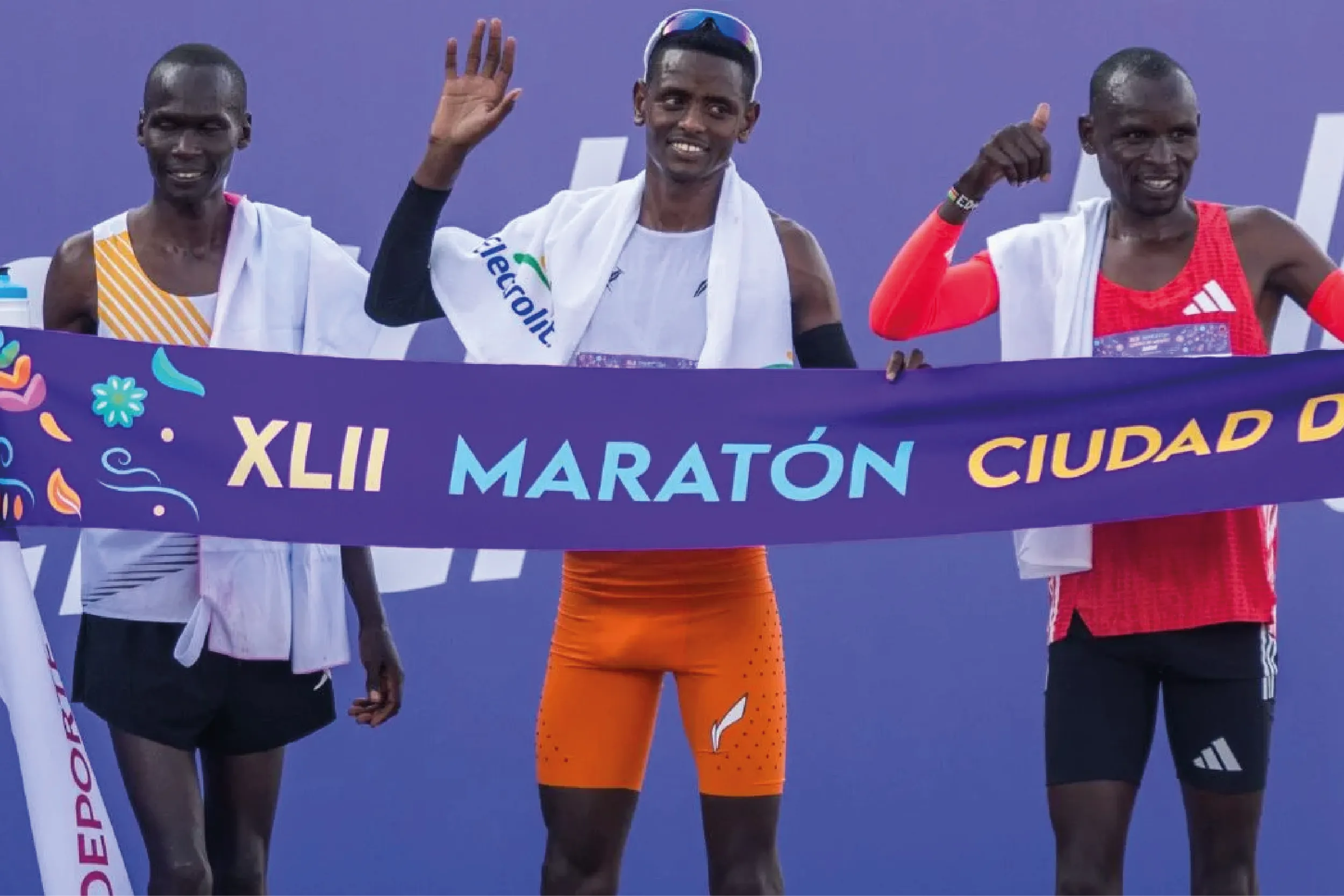 Los etíopes Tadu Abate y Bekelech Gudeta Borecha conquistaron el Maratón de la Ciudad de México 2025.