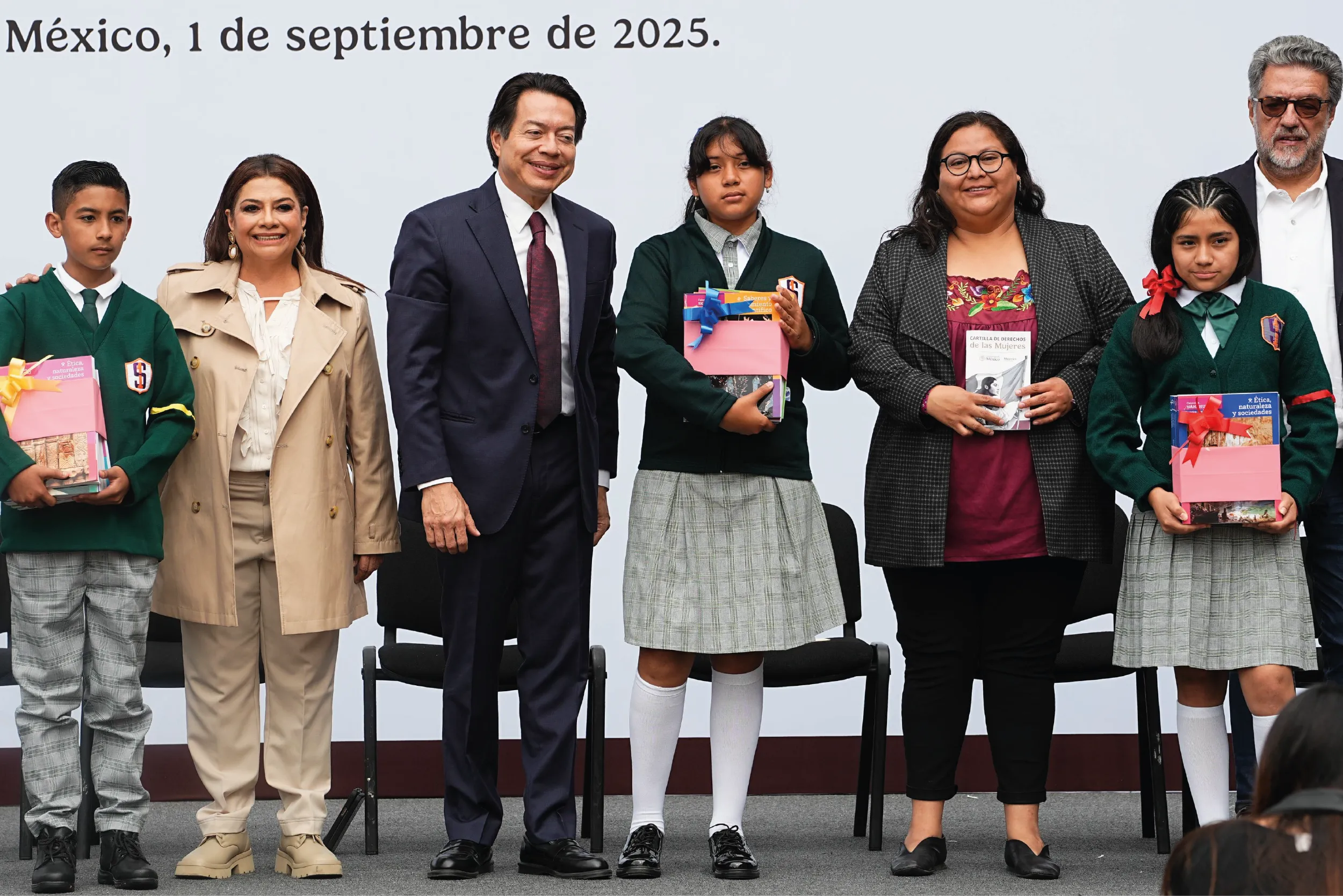 Mario Delgado llama a construir una educación incluyente.