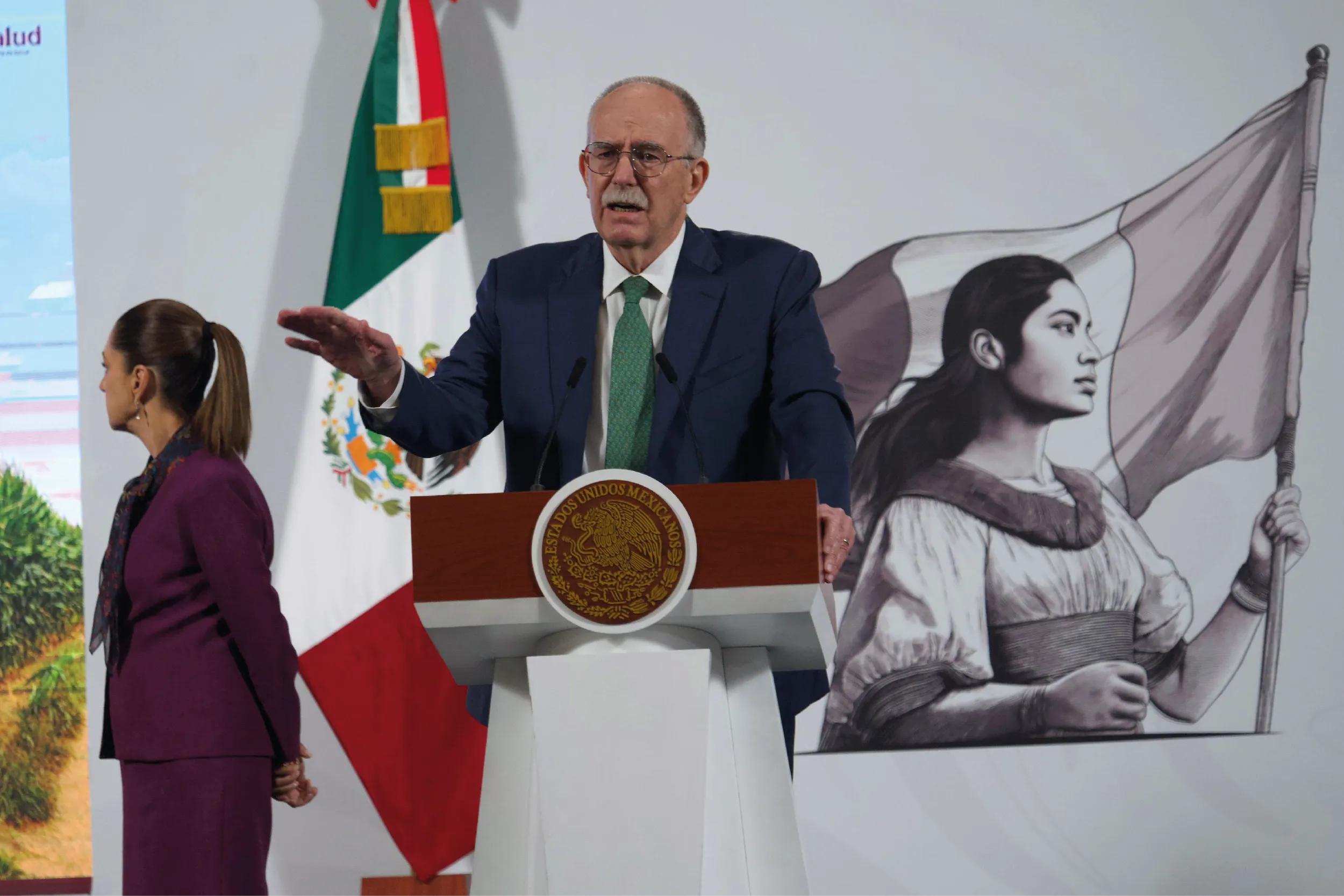 El Gobierno de México prohíbe 35 plaguicidas altamente peligrosos para la salud y el medio ambiente, en una estrategia hacia una agricultura más sostenible.