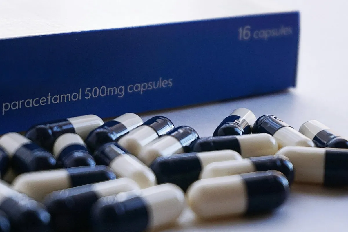 Se detectó que estos analgésicos activan mecanismos bacterianos que expulsan los antibióticos. Foto: Pexels