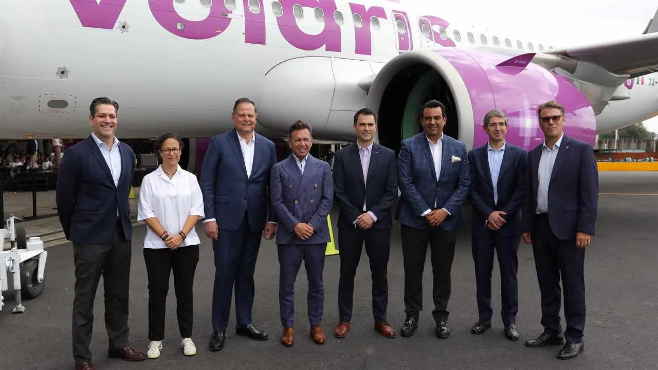 Volaris presenta su avión 150