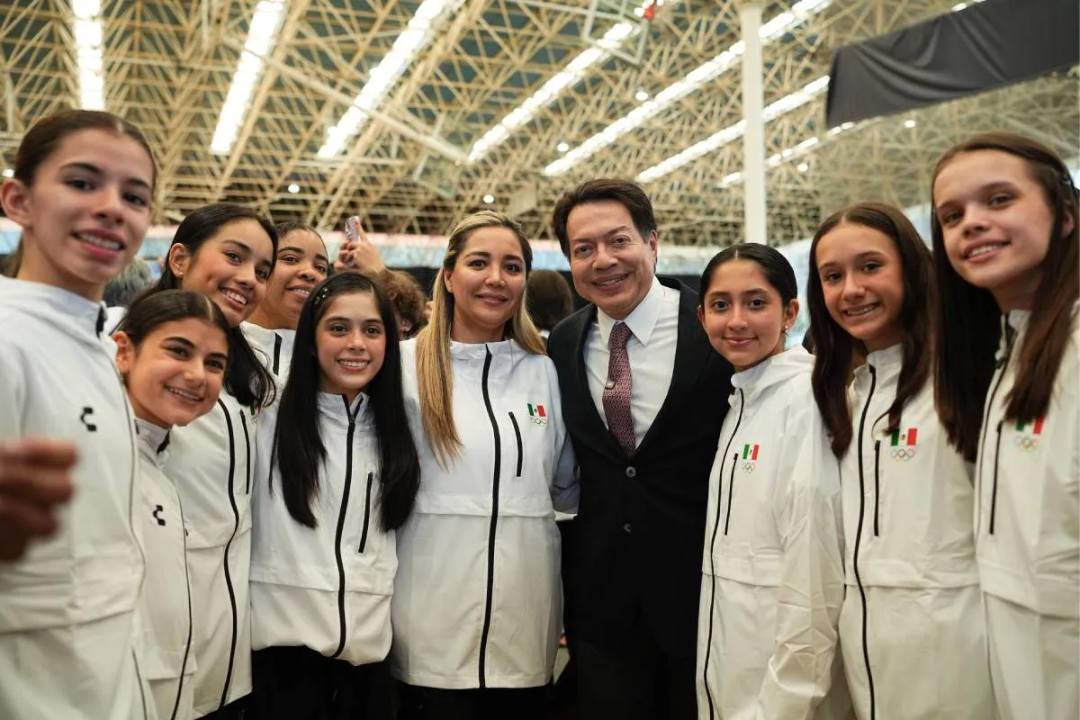 También impulsa la paridad de género en los procesos de