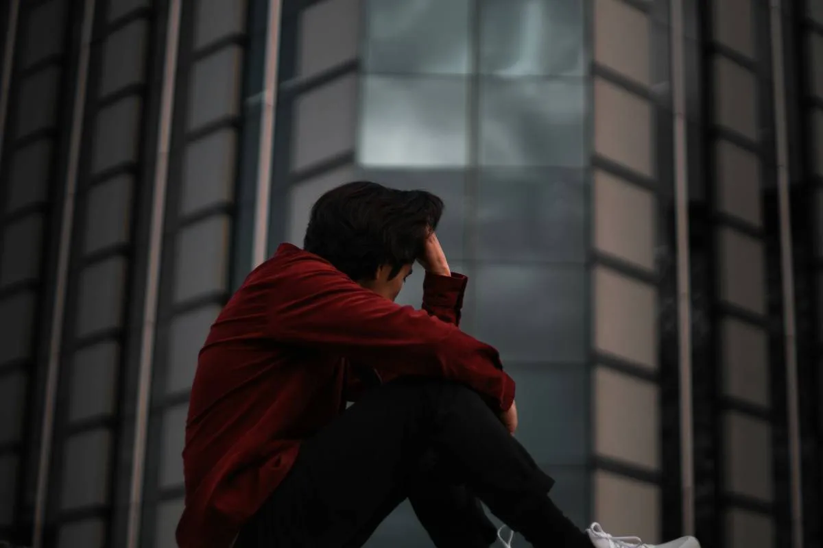 Reconocer estas señales es el primer paso para la prevención. Escuchar sin juzgar, ofrecer compañía y motivar a buscar ayuda profesional son acciones clave.