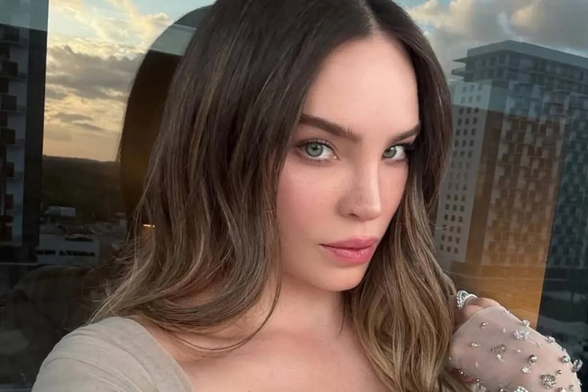 Belinda busca tomarse foto con fan guapo durante su concierto en Guadalajara