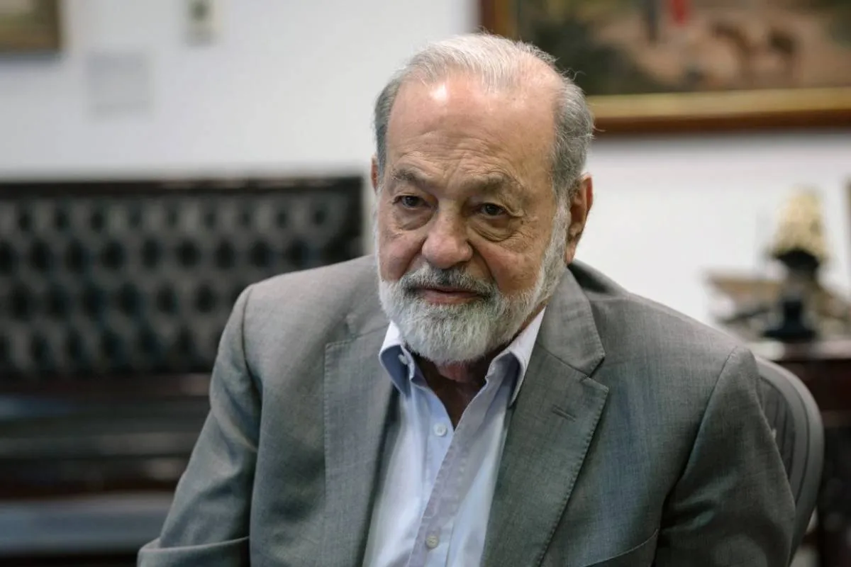 Carlos Slim rechaza reducir la jornada laboral y propone trabajar 12 horas hasta los 75 años