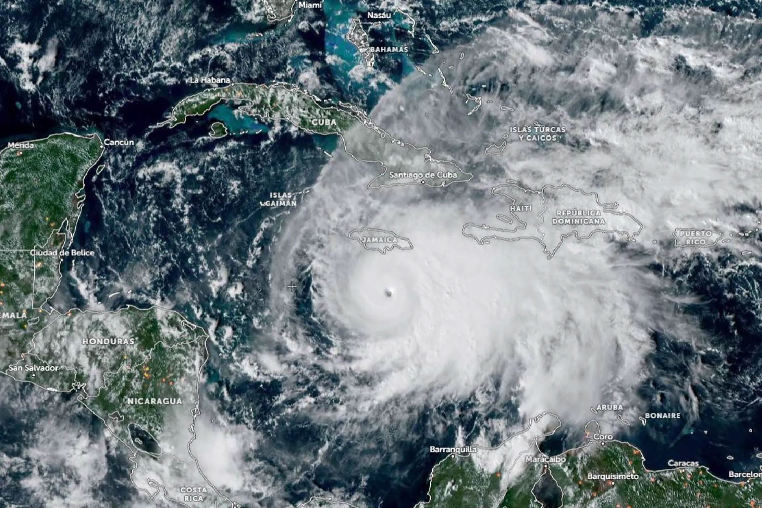 El huracán Melissa, sigue activo y podría volver a intensificarse.