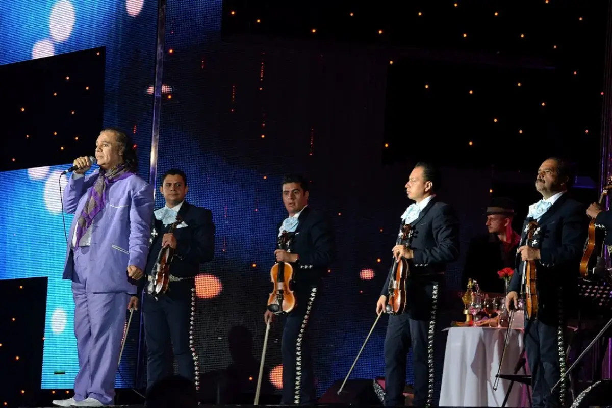 En el Zócalo de la Ciudad de México será proyectado un concierto que Juan Gabriel dio en el Palacio de Bellas Artes. | Foto: Wikimedia Commons.