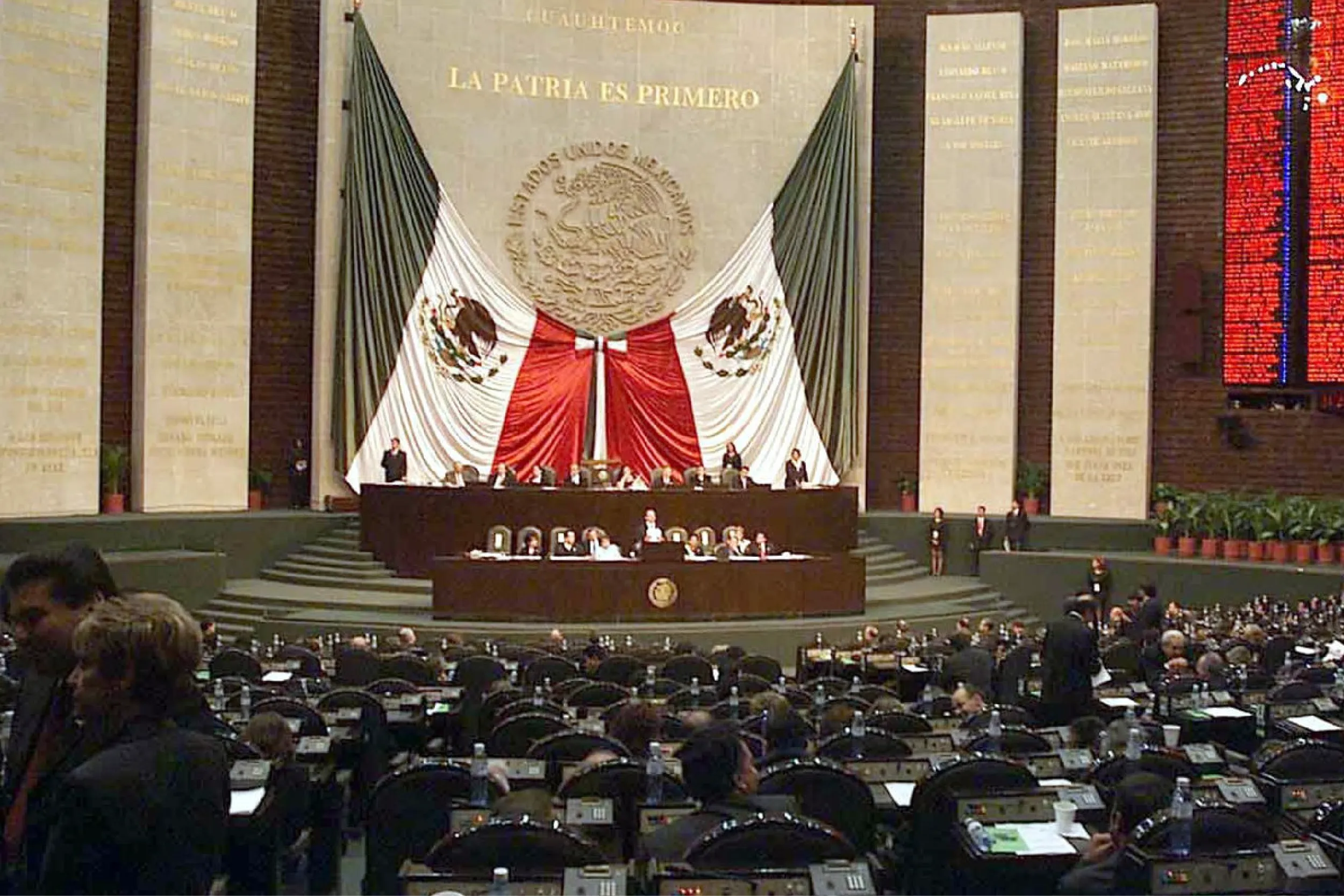 PRI propone sancionar a legisladores distraídos.