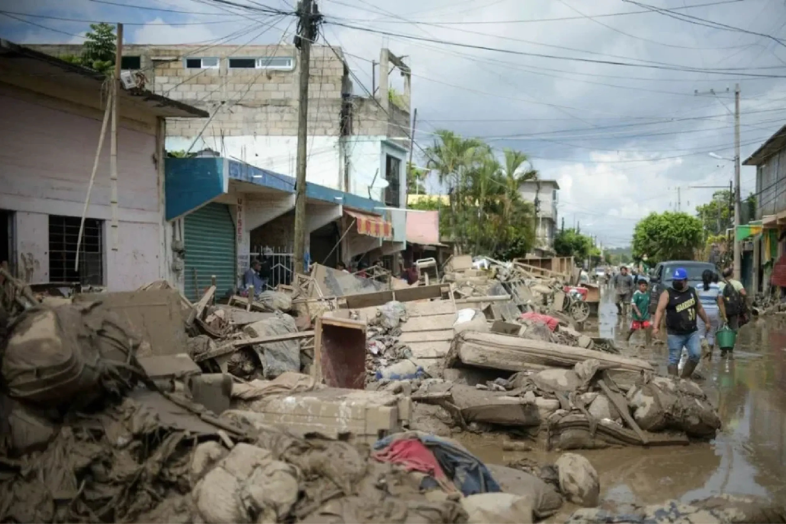 La CFE reporta un 93% de restablecimiento del servicio eléctrico en los estados afectados por las lluvias.