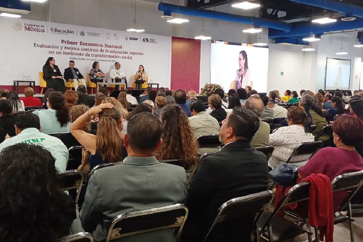 La evaluación y la mejora continua deben asumirse como un ejercicio de rendición de cuentas, no ante el gobierno, sino frente a la sociedad.