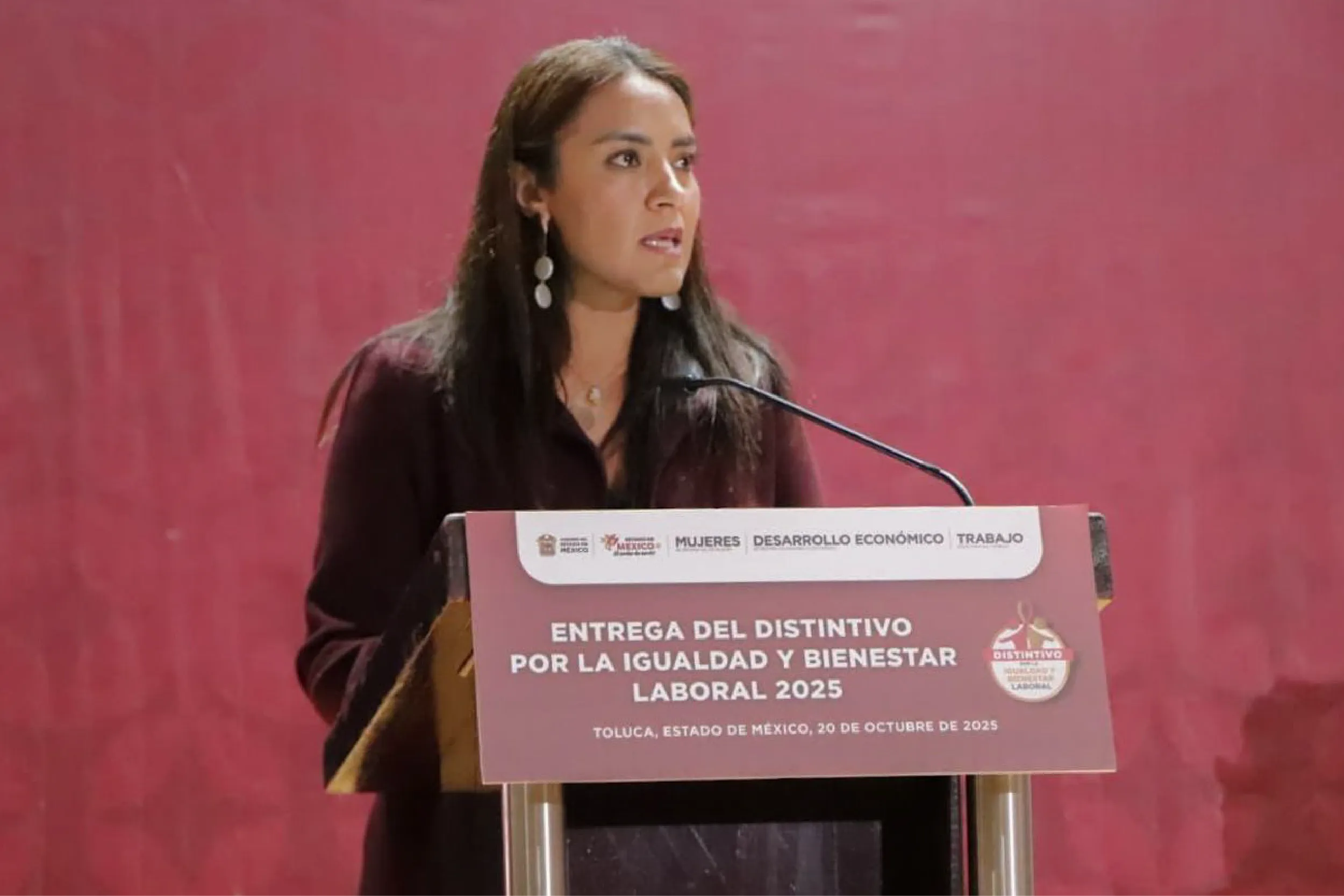 El Gobierno del Estado de México entregó el Distintivo por la Igualdad y el Bienestar Laboral 2025.