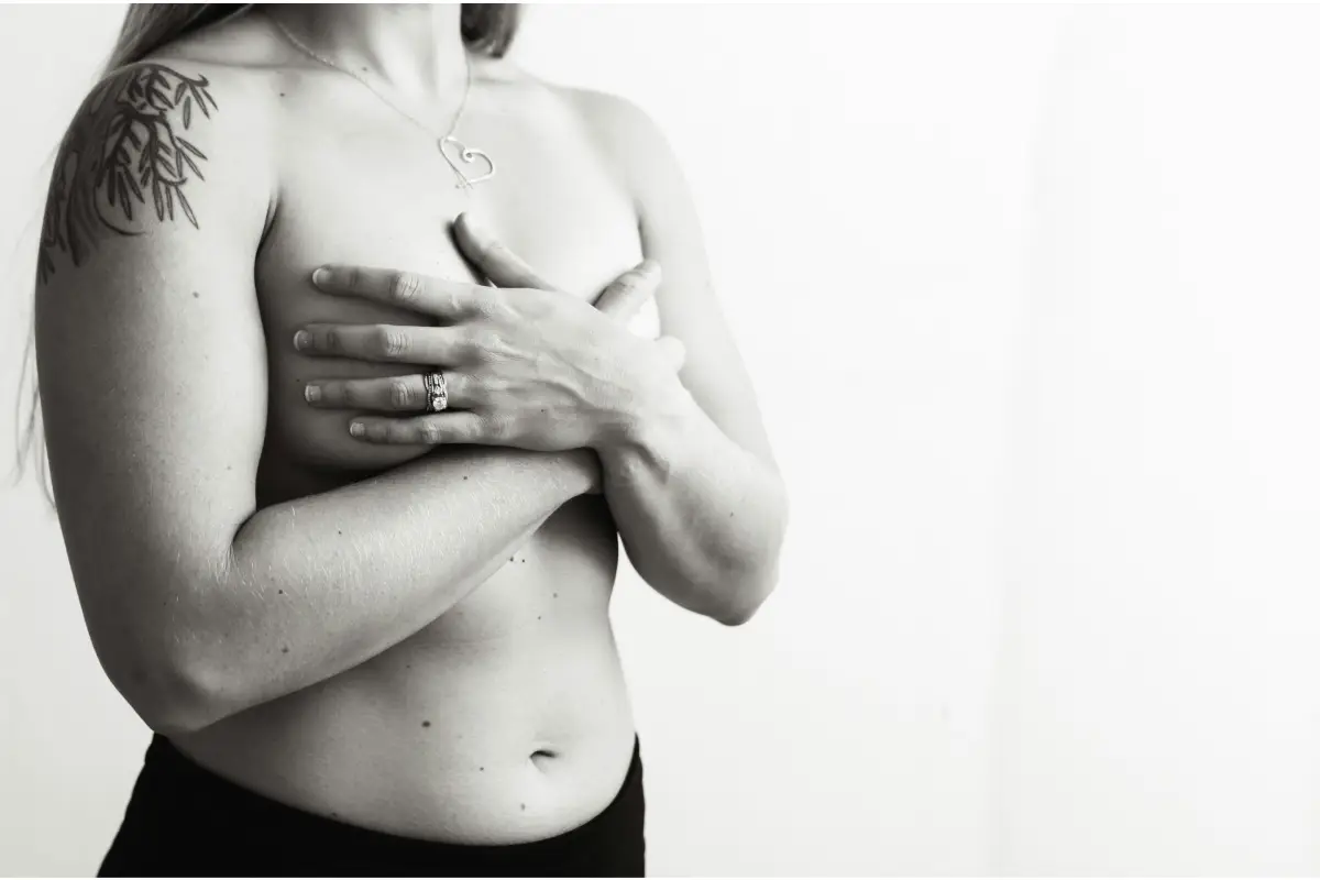 Mujeres con antecedentes familiares de cáncer de mama deben realizarse la mastografía 10 años antes de la edad en que su familiar fue diagnosticado.