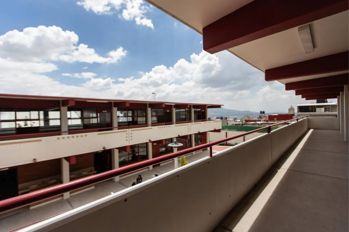 Se busca garantizar el derecho a la educación para todas y todos los jóvenes.