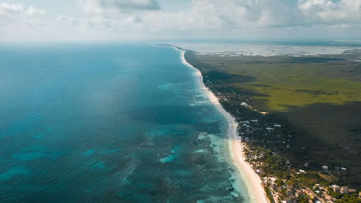 Tulum reabre playas sin cobro, pero con límites de acceso