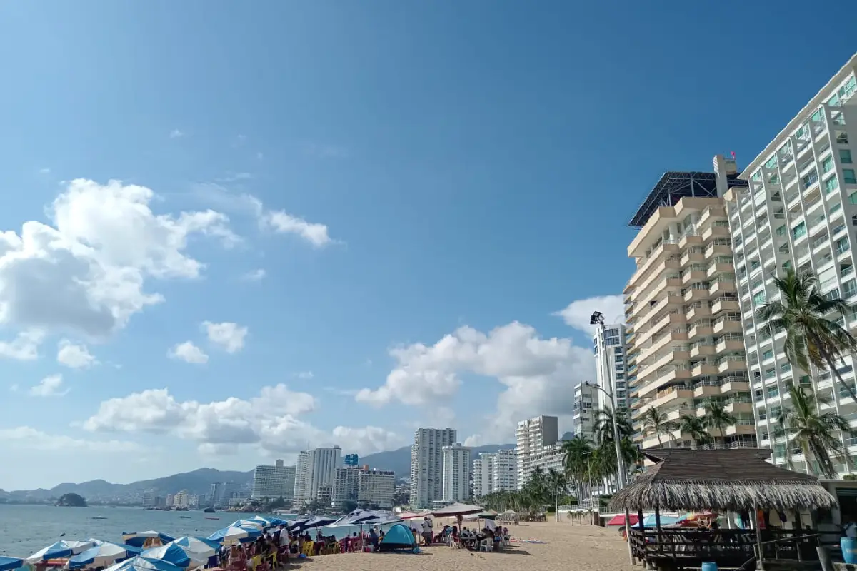 La buena noticia: ambos tienen playas increíbles, comida deliciosa y sol suficiente para recargar energías.