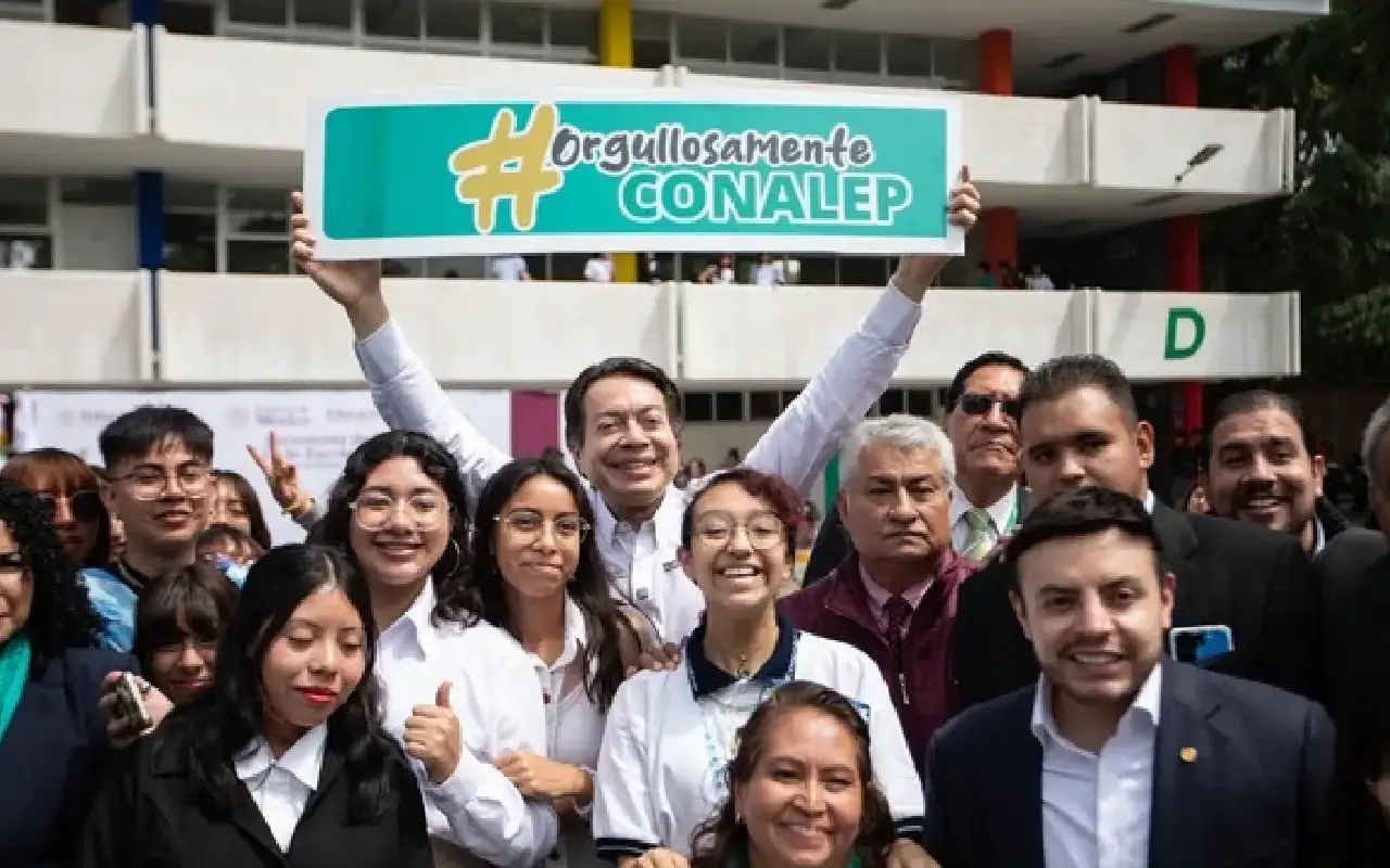 La presea es un reflejo de los sueños colectivos y una fuente de inspiración para miles de estudiantes, destacó.