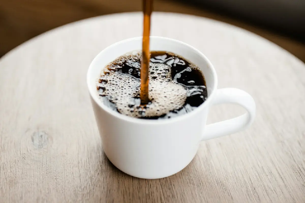 Mantener un consumo moderado, preferiblemente sin grandes cantidades de azúcar o cremas, permite aprovechar sus beneficios sin sufrir los efectos negativos del exceso.