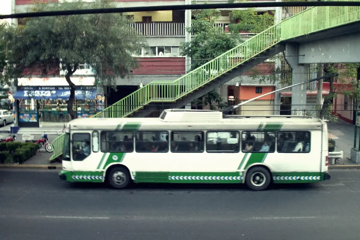 Transportistas cancelan megamarcha y esperan avances en la próxima mesa de negociaciones con el Gobierno de la Ciudad de México. | Foto: Flickr.
