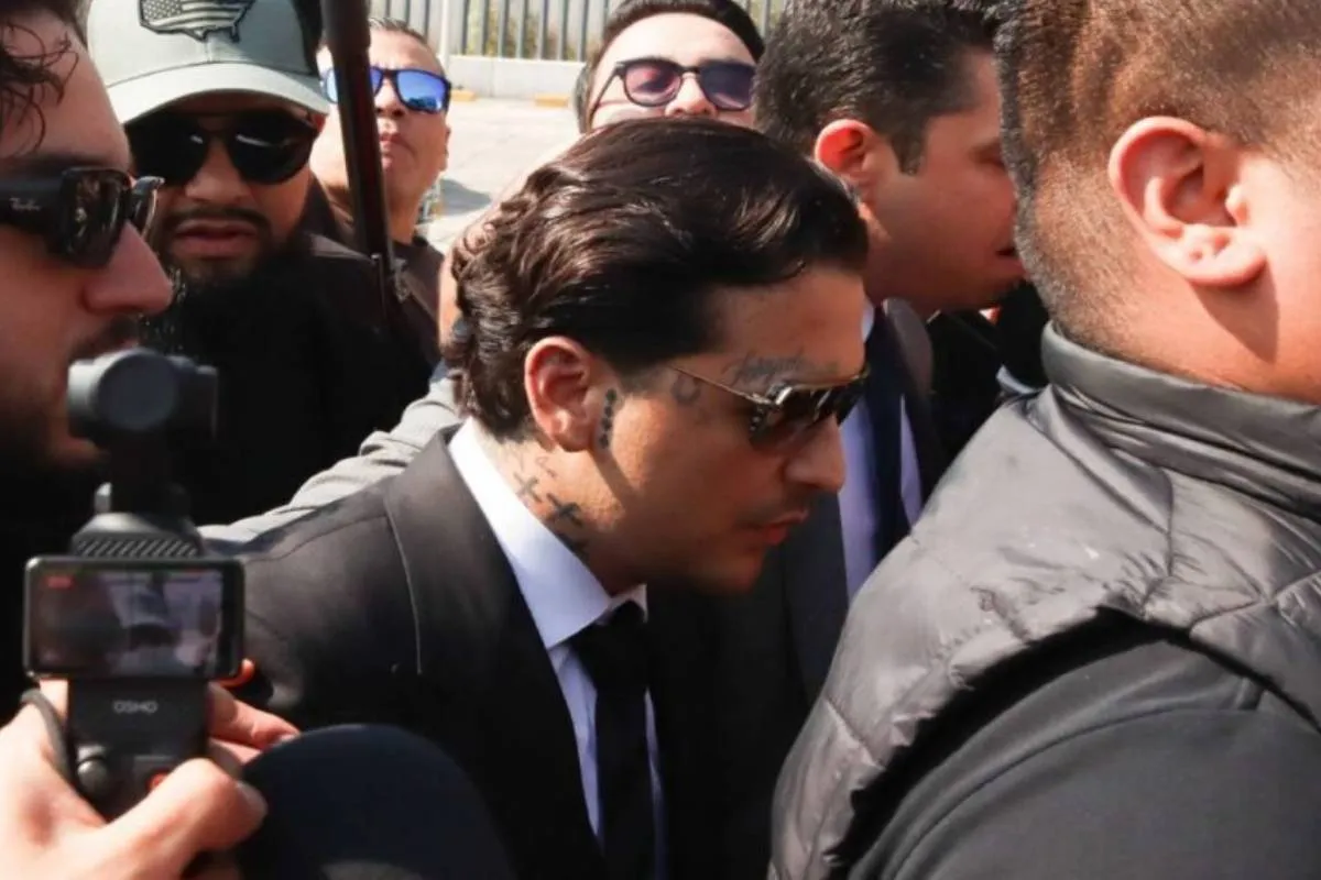 Christian Nodal libra vinculación a proceso en conflicto con Universal Music