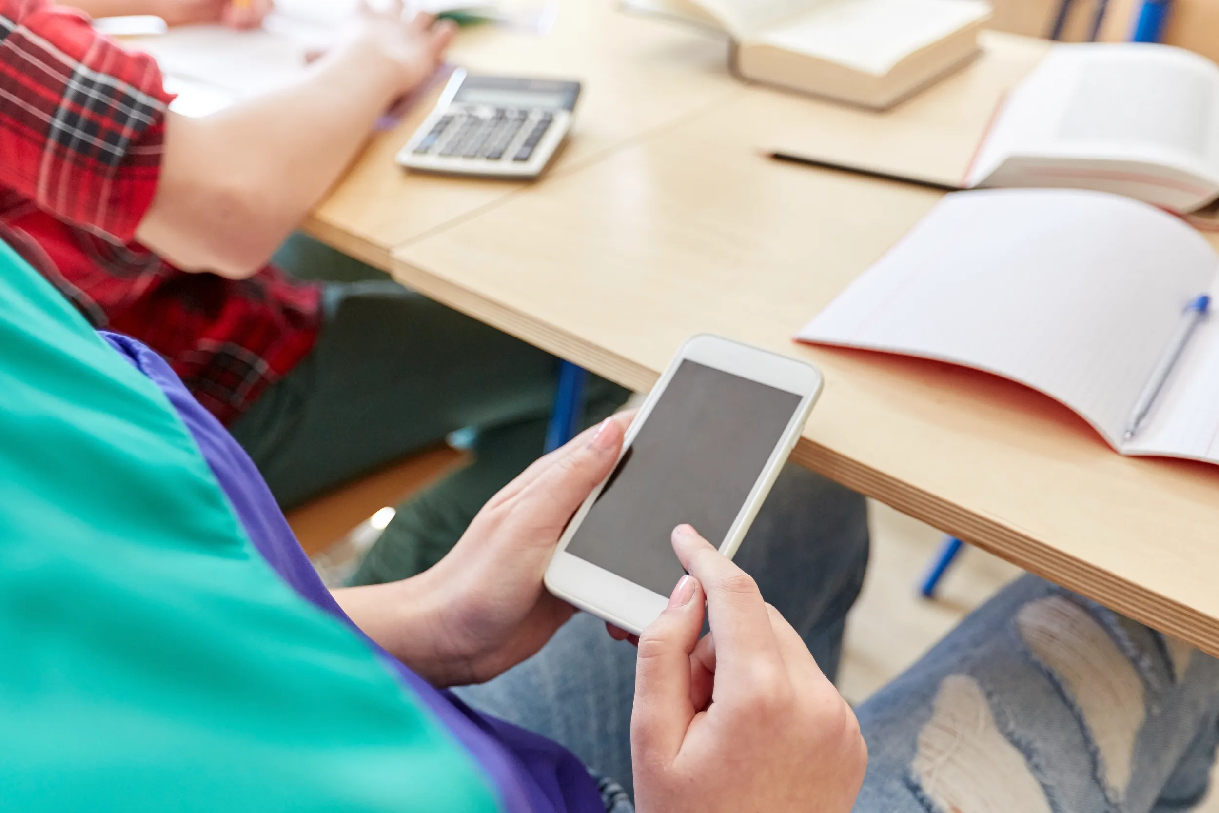 Diana Karina Barreras impulsa el uso responsable de celulares.