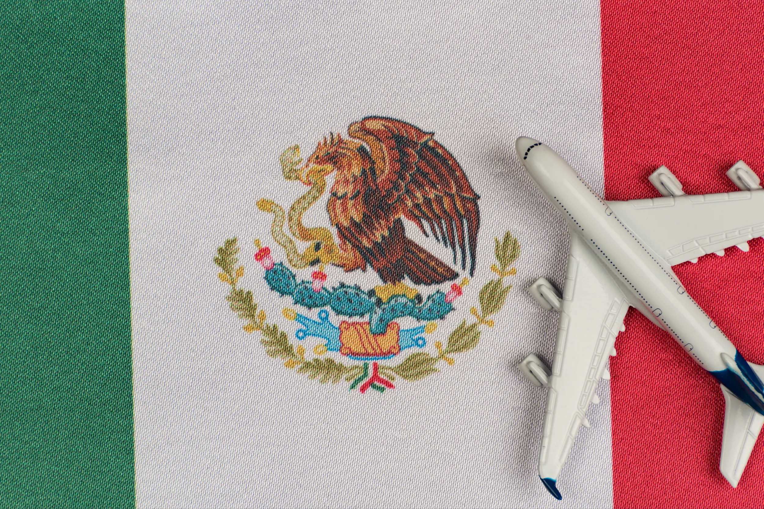 México perdió 98 mil turistas aéreos, pese al aumento de vuelos entre ambos países.