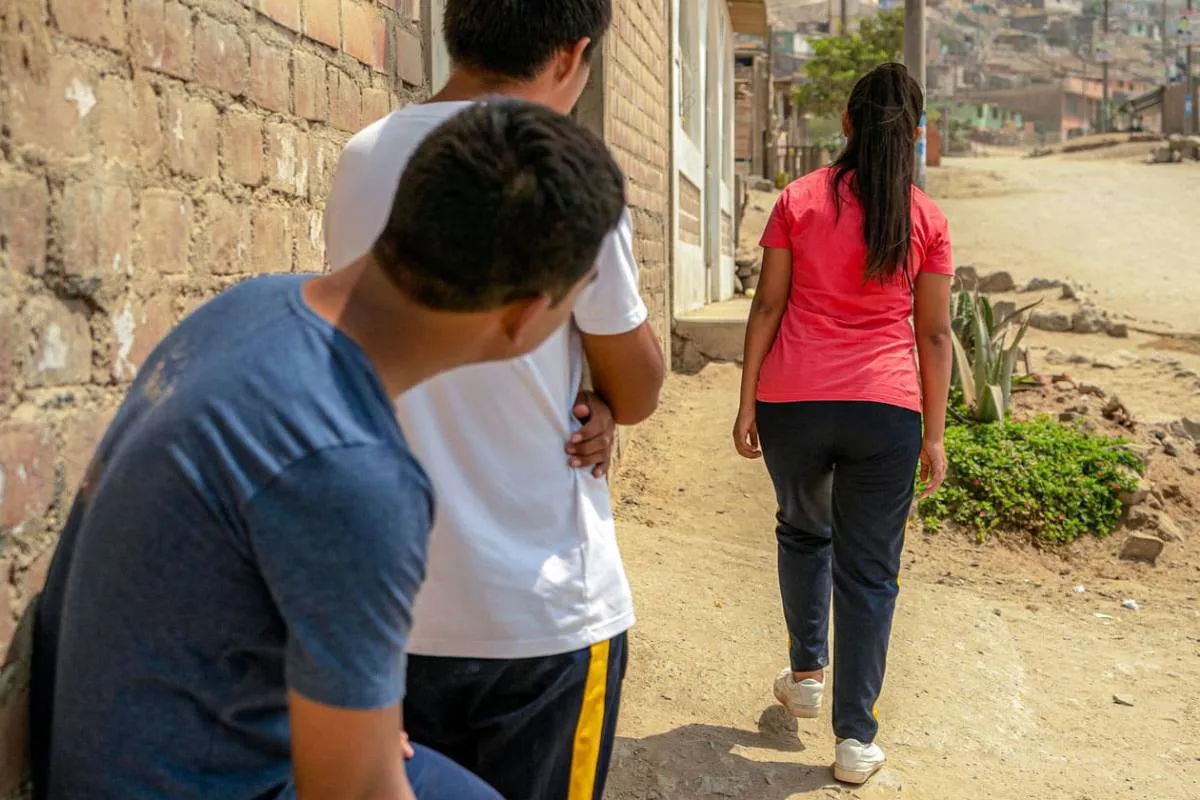 Esta sera la multa por acosar y chiflarle a las mujeres en CDMX