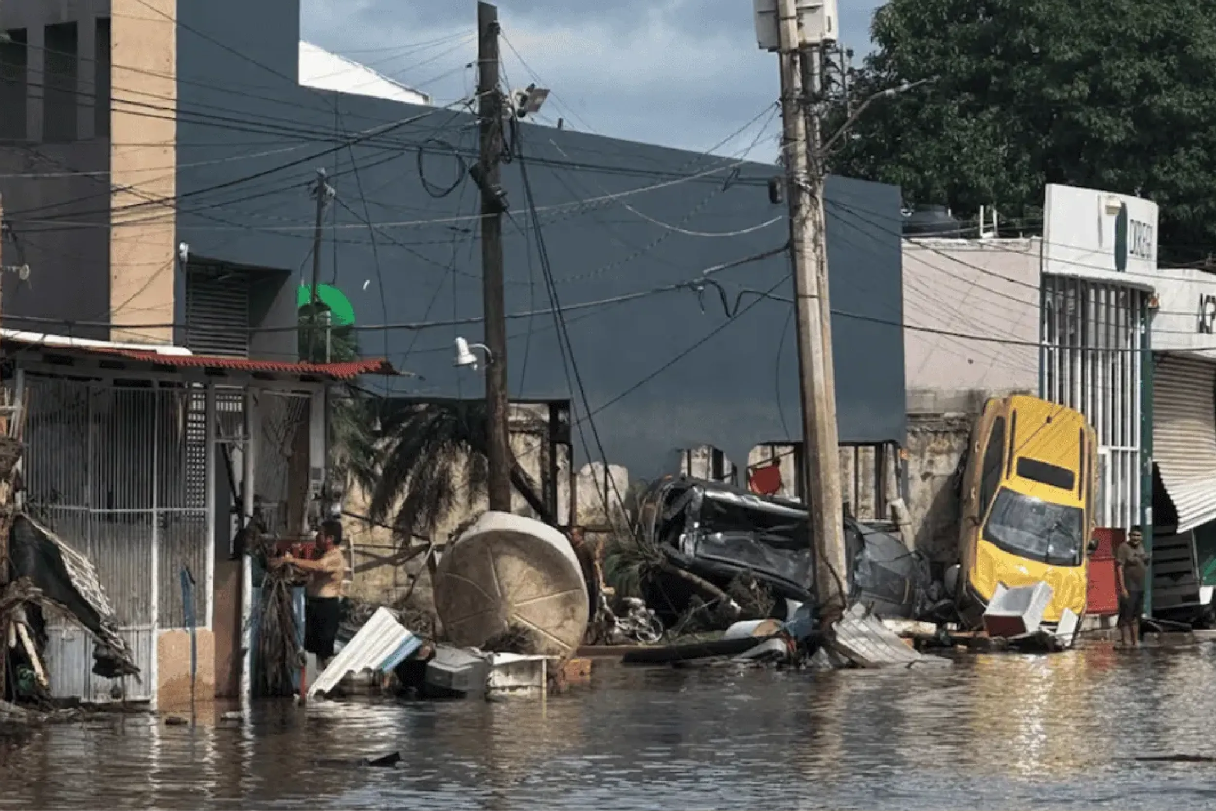 Veracruz exenta de impuestos a 11 municipios afectados por lluvias e inundaciones.