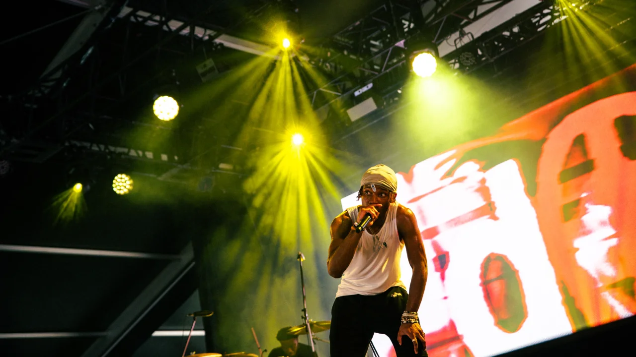 El caso ha generado un enorme impacto en redes sociales y en la industria musical. Foto: X