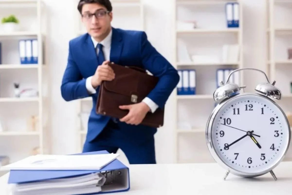 Morena propone eliminar ISR en bonos de puntualidad y primas de antigüedad