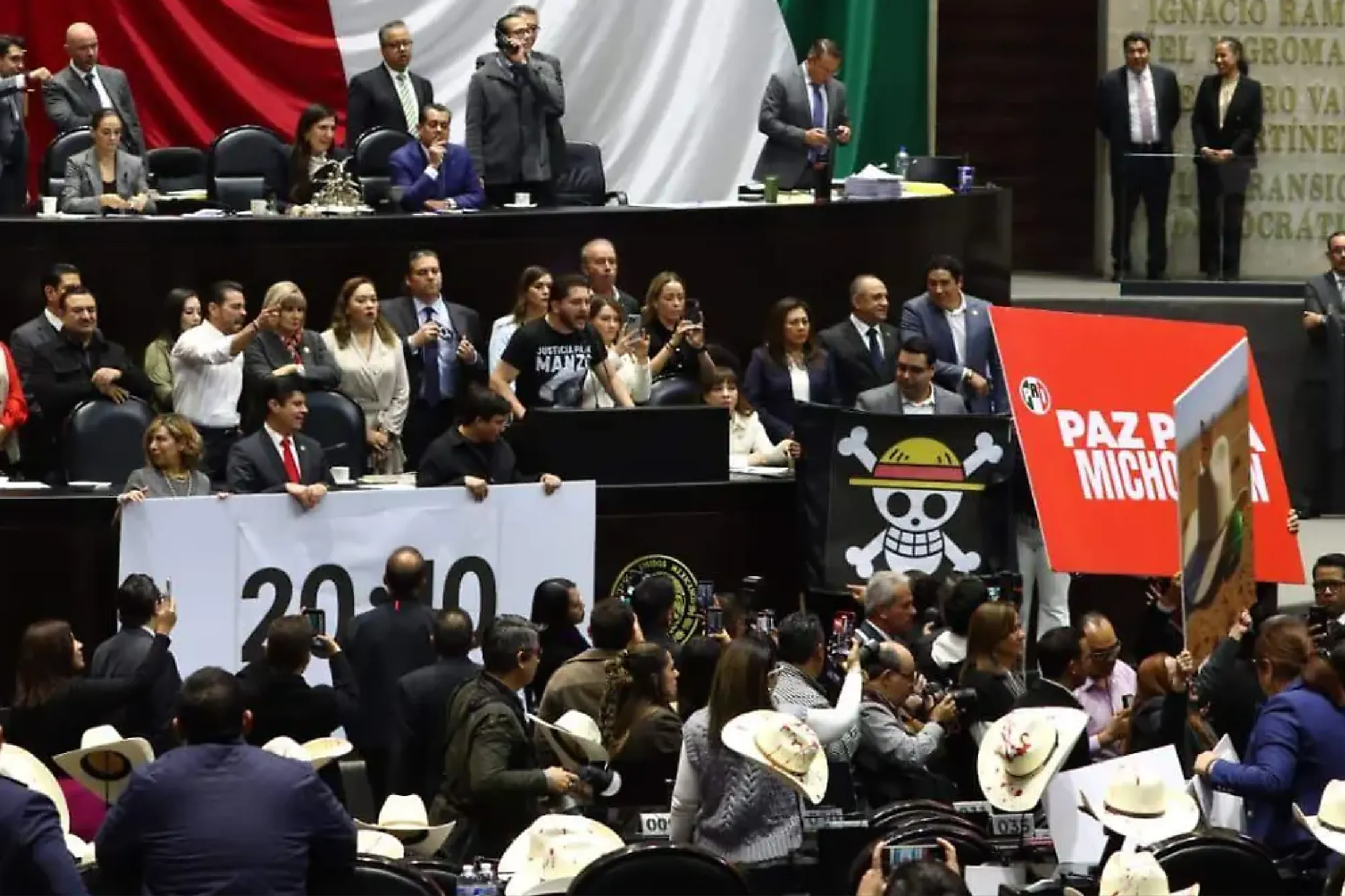 Morena y oposición chocan en San Lázaro.