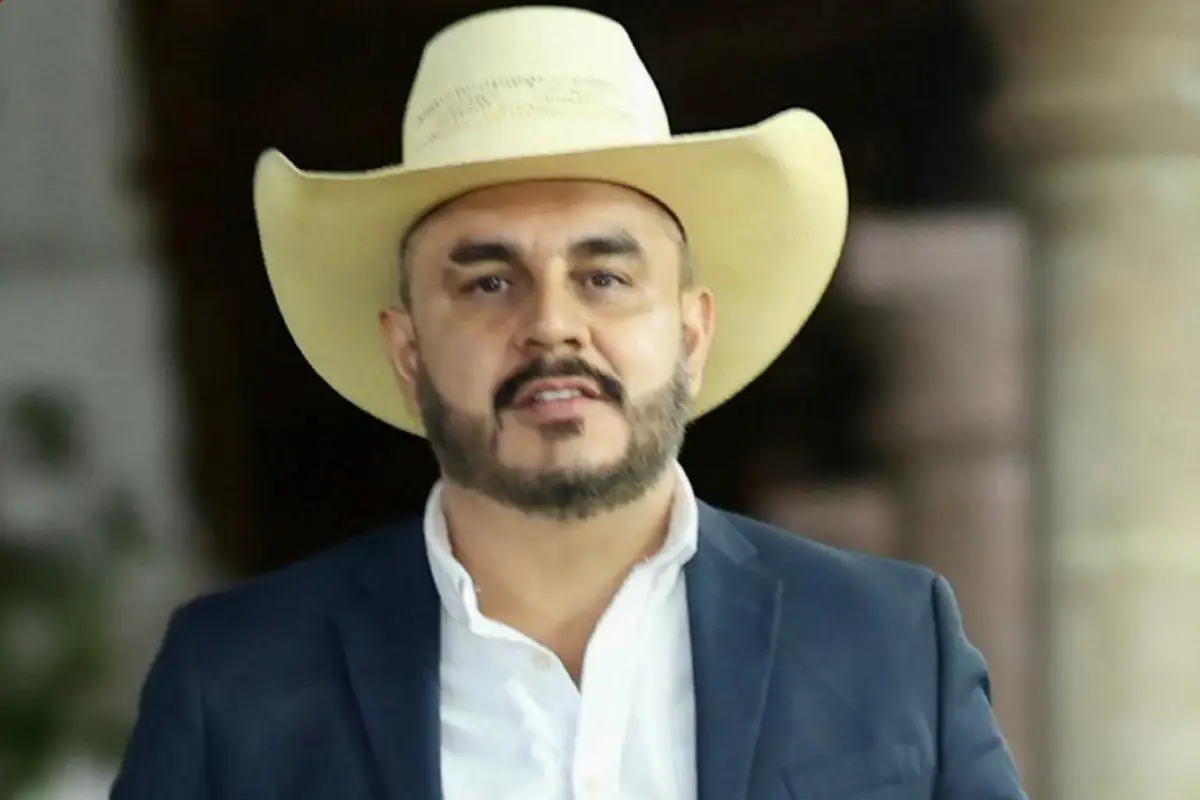 Fiscalía de Michoacán emite una ficha de búsqueda por el alcalde de Zinapécuaro, Alejandro Correa Gómez. | Foto: Facebook Alejandro Correa Gómez.