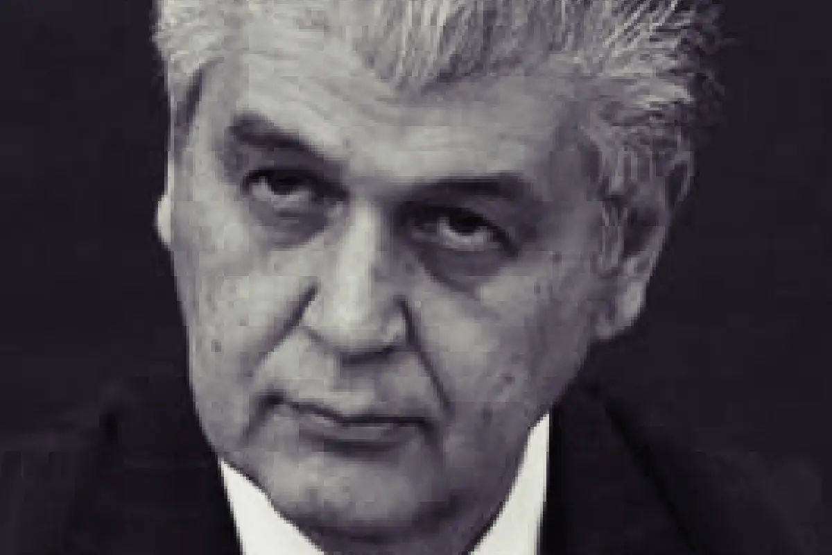 Este miércoles se dio el fallecimiento de Alfredo Elías Ayub, quien entre sus cargos tuvo el de director de la CRE. | Foto: Facebook.