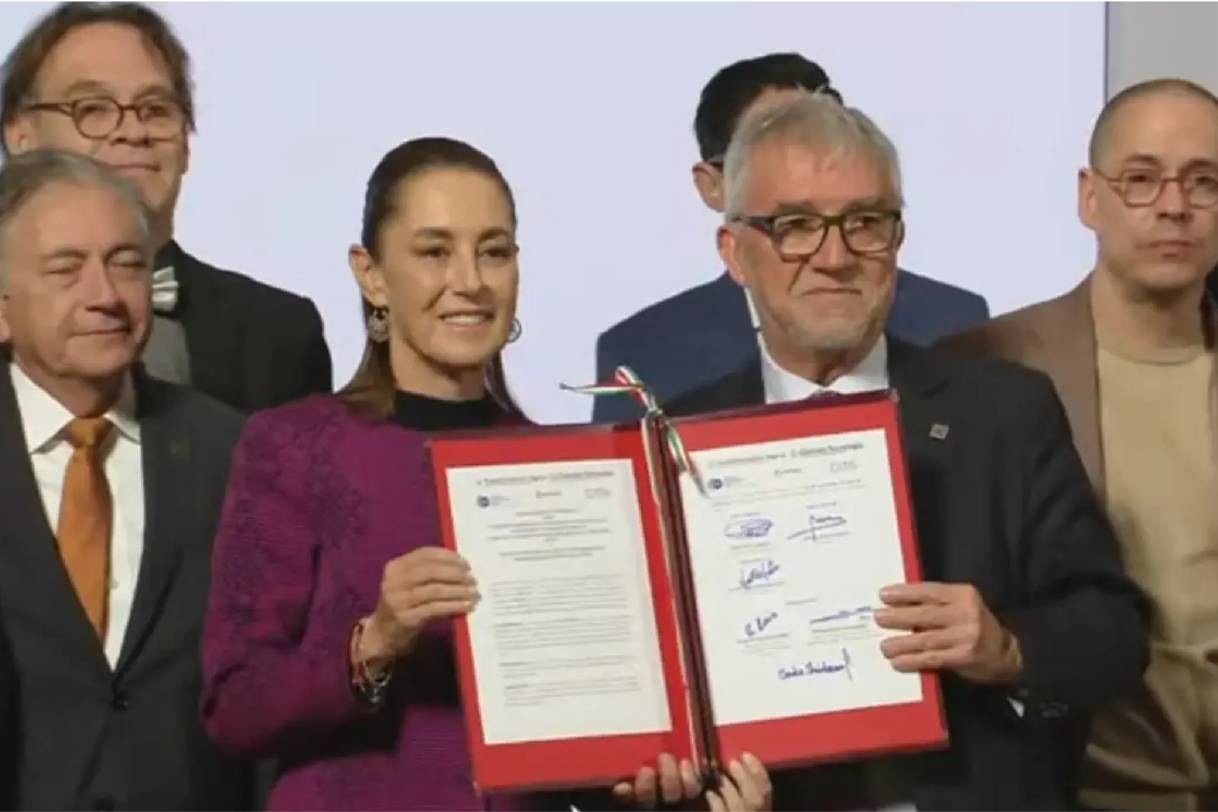 Claudia Sheinbaum presenta la red de supercómputo de México.