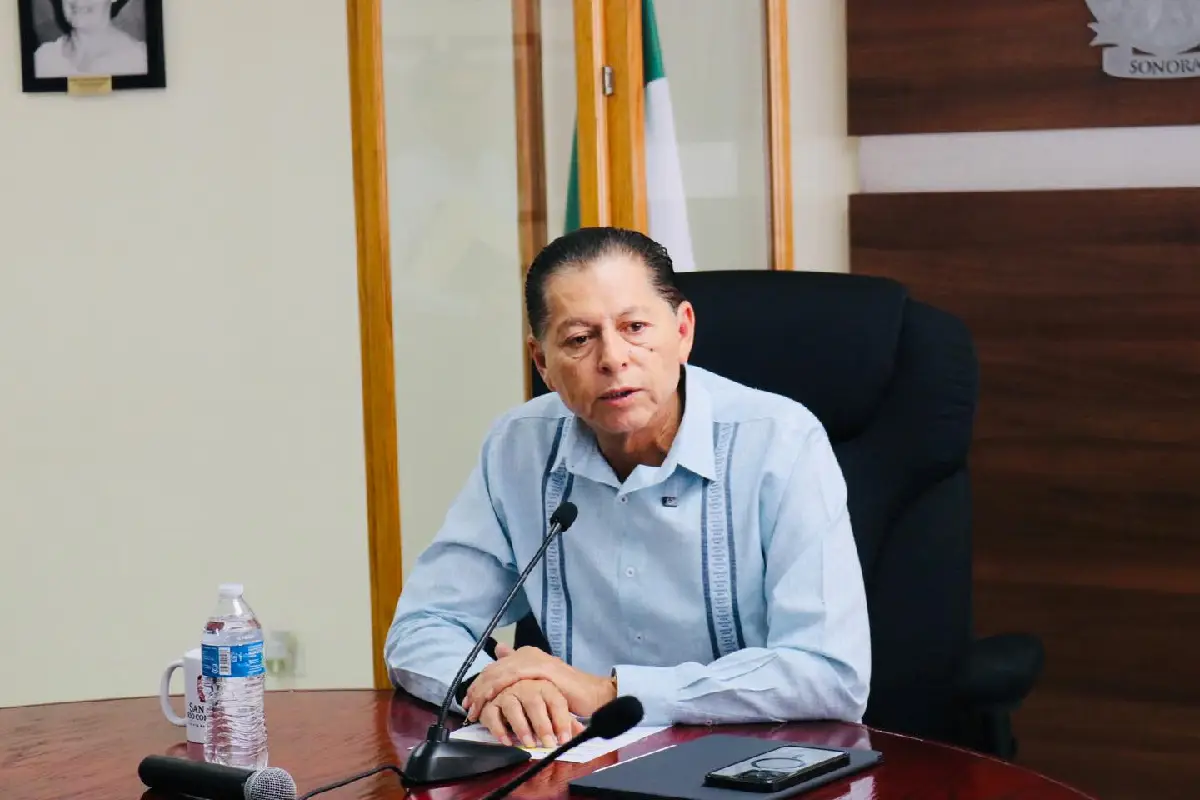 Al alcalde de San Luis Río Colorado, César Iván Sandoval Gámez, le fue retirada su visa. Él niega que sea investigado. | Foto: Facebook Alcaldía de San Luis Río Colorado.